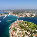 Apartment By The Sea - 7499